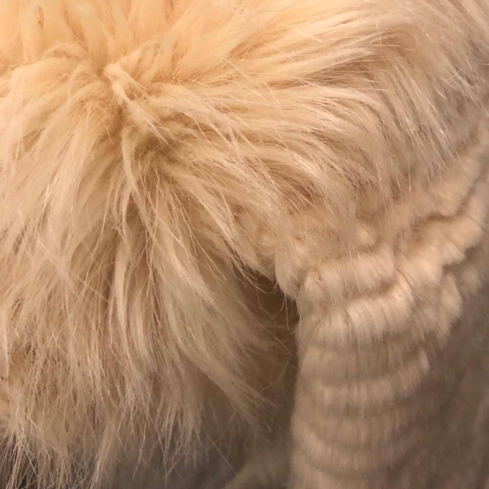 🔥 Halston Faux Fur Jacket🔥 - Picture 3 of 4